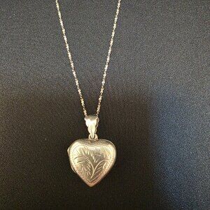 Vintage Sterling Silver Etched Floral Motif Heart Locket 925 gypsophila chain